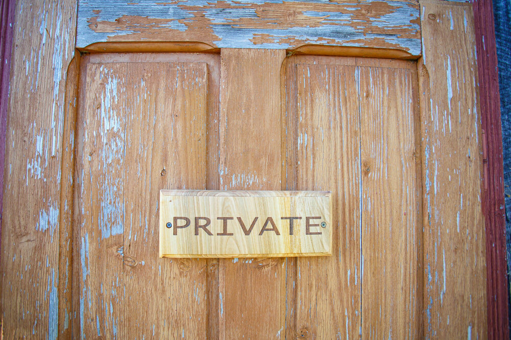 Servicii gravura lemn ,semnalsitica lemn