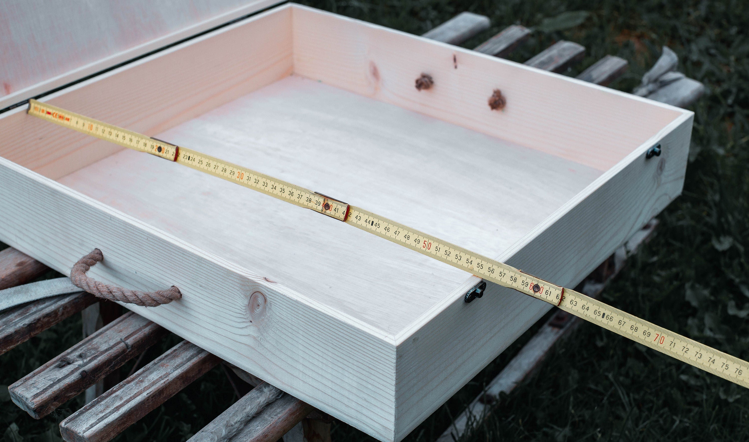 Cutie de lemn natur XL 55X50X12 CM cu manere de sfoara