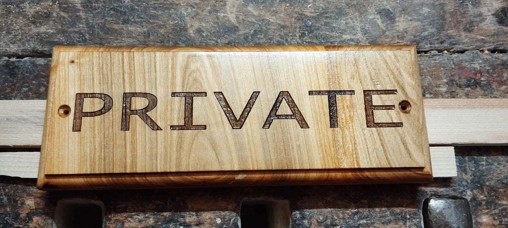 Servicii gravura lemn ,semnalsitica lemn