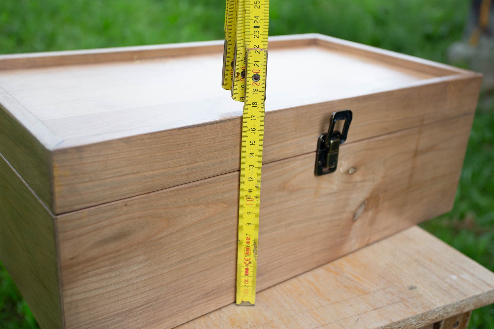 Cutie lemn cu capac din lemn de cires