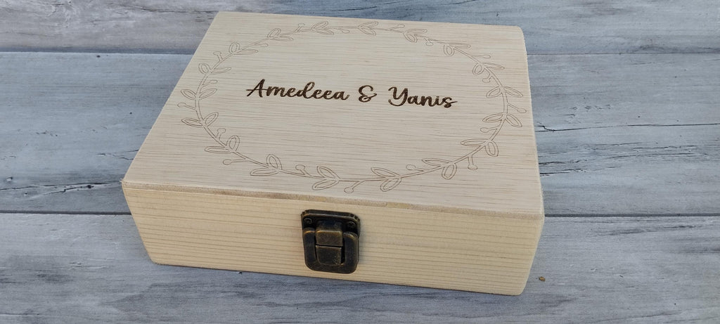 Cutie lemn cu capac   (22x22x6 cm)