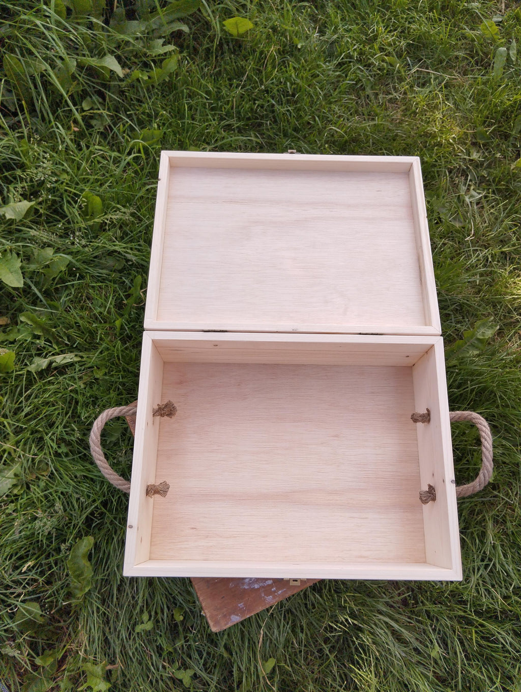 Cutie personalizabila pentru botez ,cu mânere de sfoara,dimensiuni 40x30x15 cm