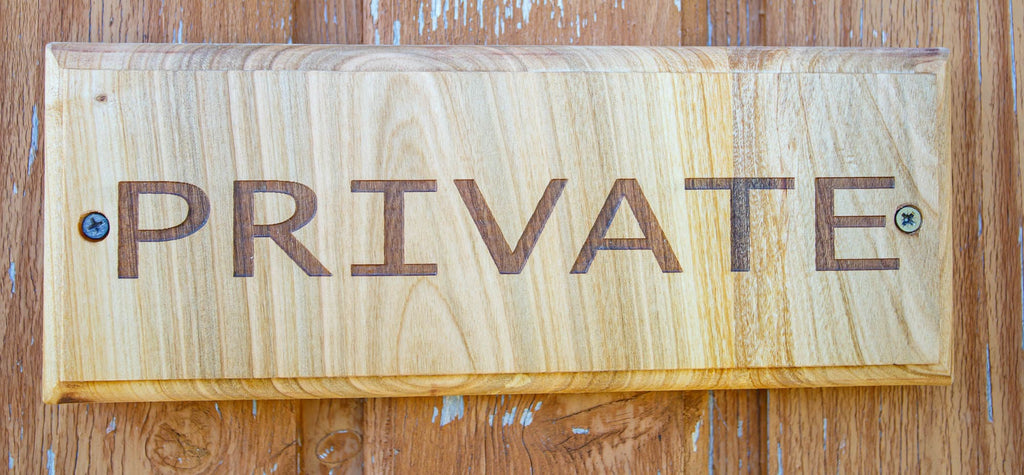 Servicii gravura lemn ,semnalsitica lemn