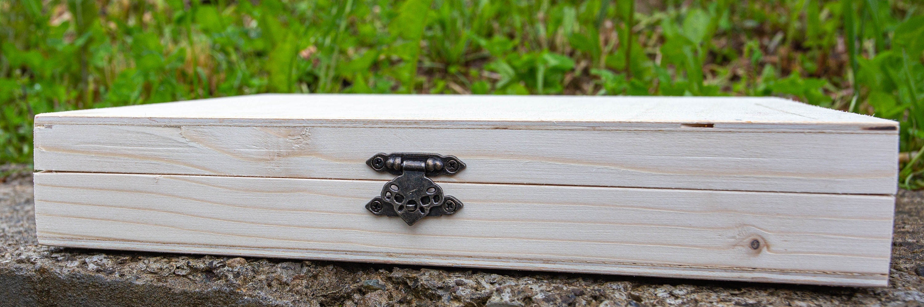 Unfinished Wood Box With Hinges box--decorative boX  41x36x4,5 cm
