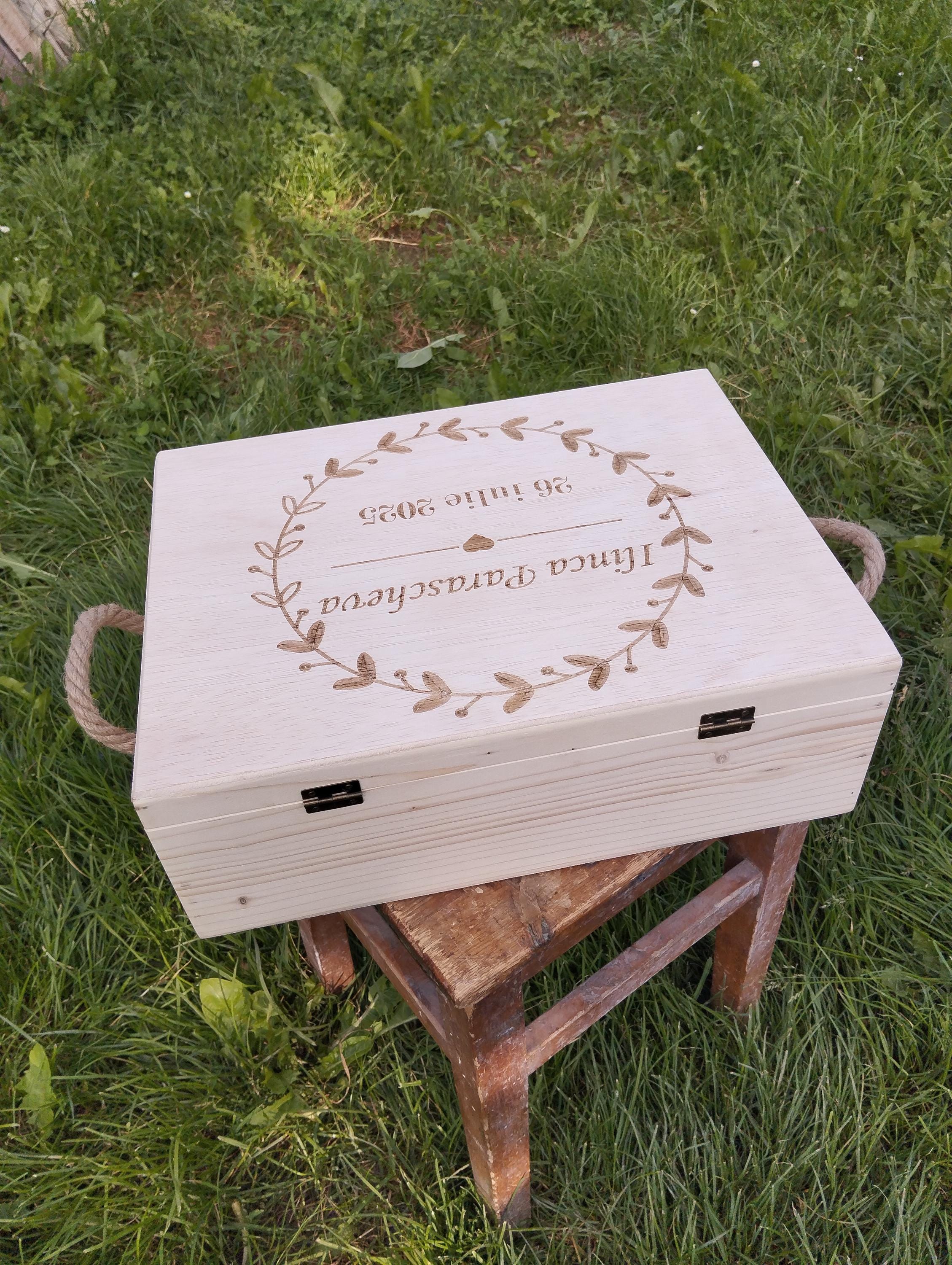 Cutie personalizabila pentru botez ,cu mânere de sfoara,dimensiuni 40x30x15 cm