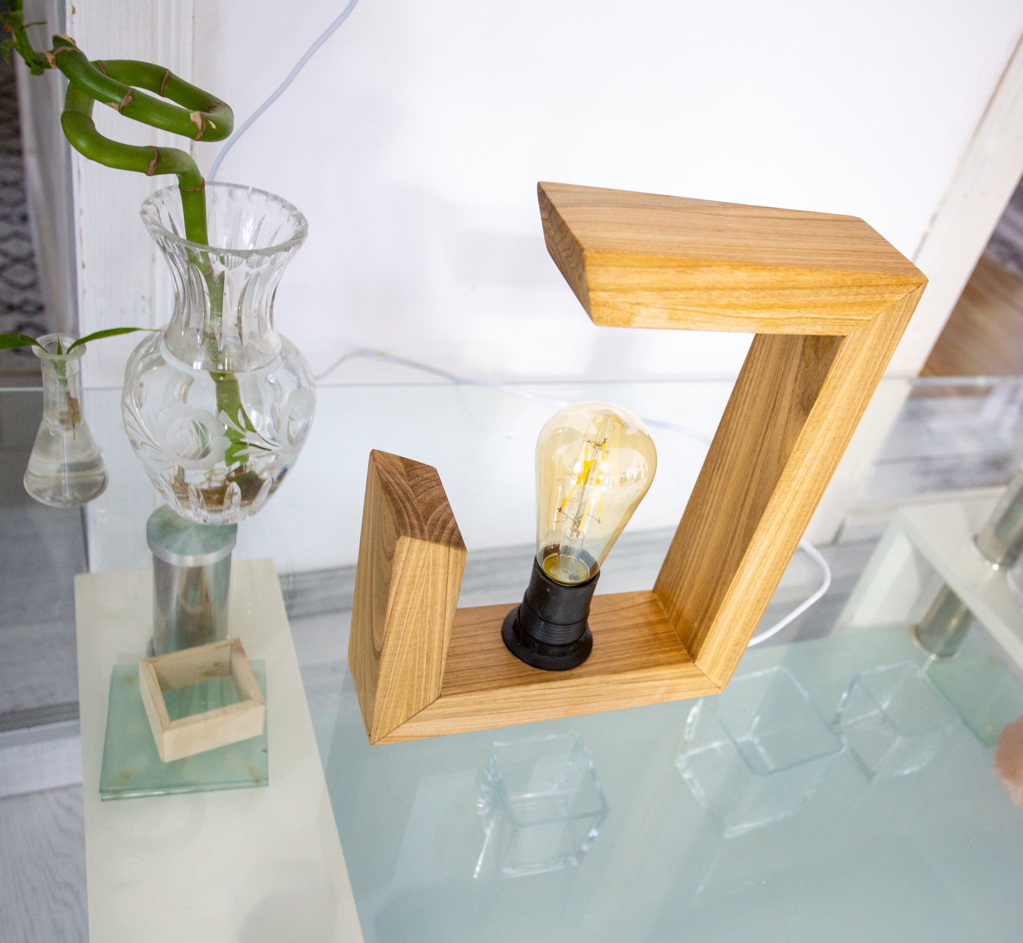 Corp iluminat ,lampa de veghe din lemn