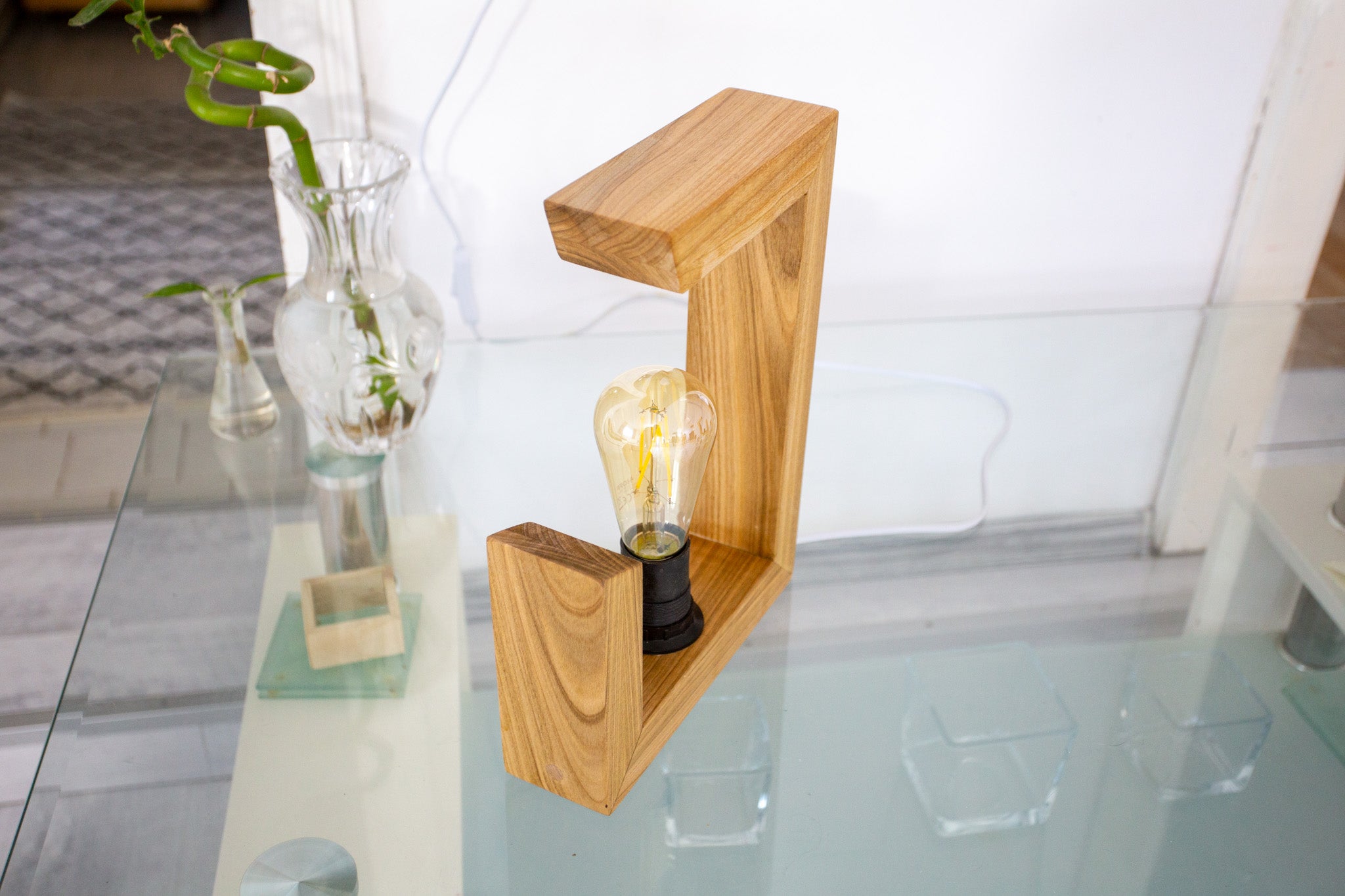 Corp iluminat ,lampa de veghe din lemn