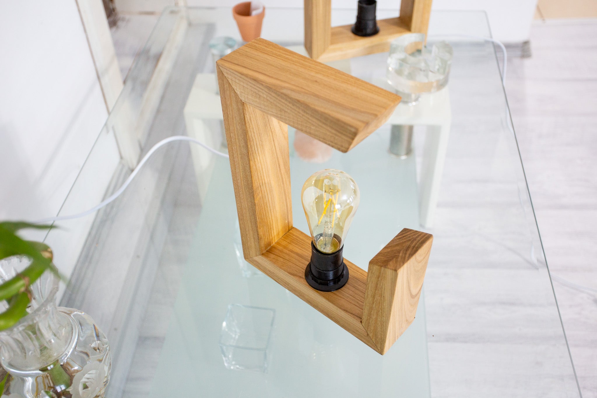 Corp iluminat ,lampa de veghe din lemn