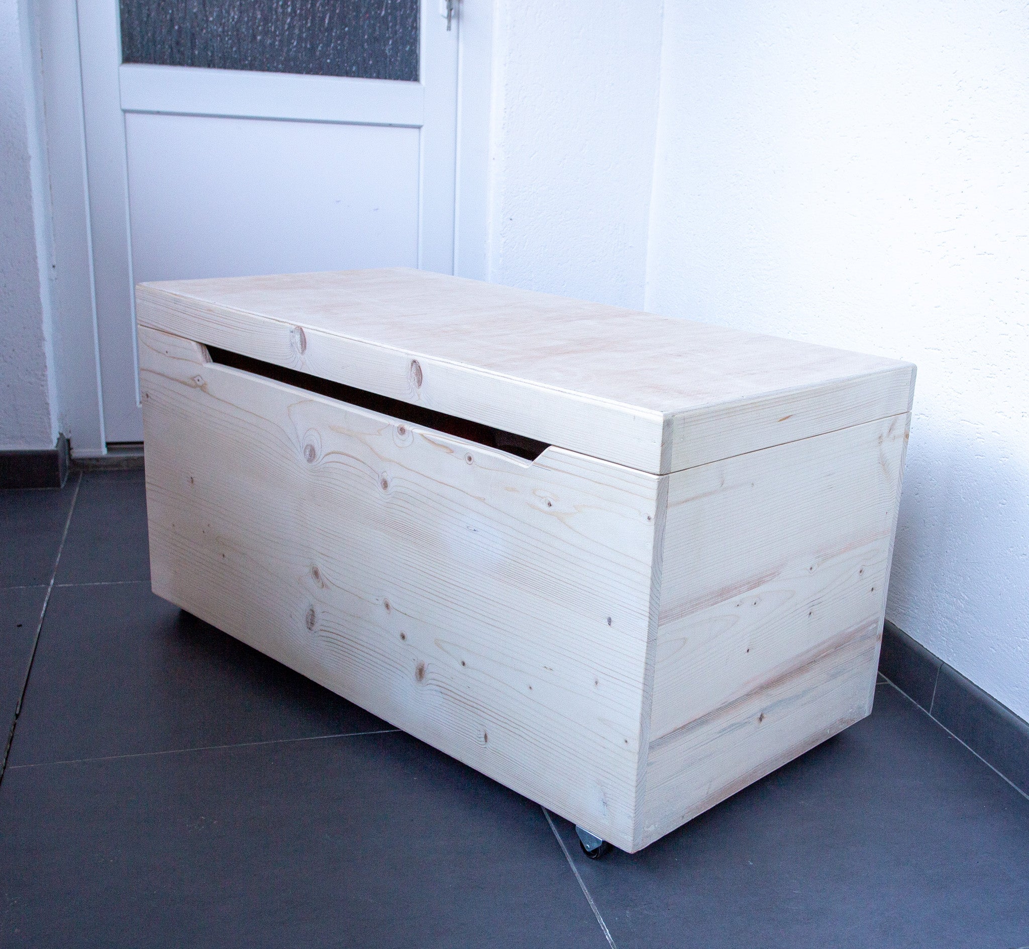 Cufar de lemn cu capac ,se poate decora sau vopsi 100x50x50cm