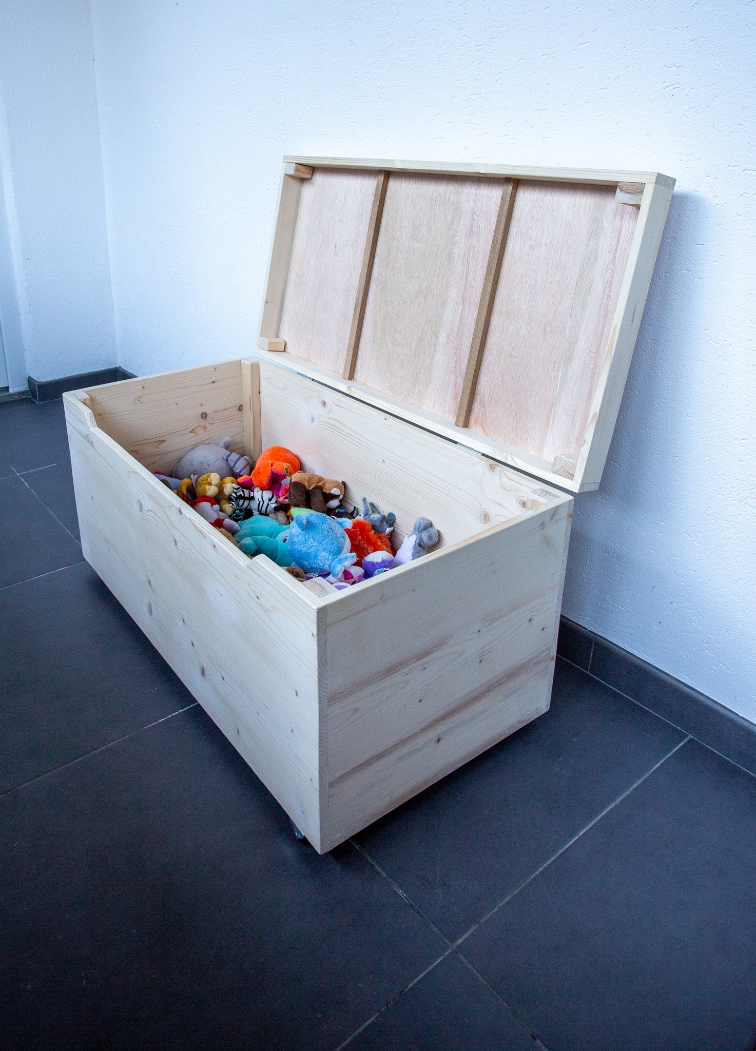 Cufar de lemn cu capac ,se poate decora sau vopsi 100x50x50cm