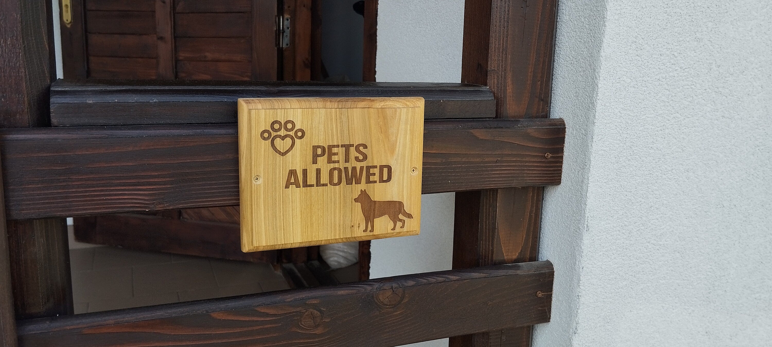 Servicii gravura lemn ,semnalsitica lemn