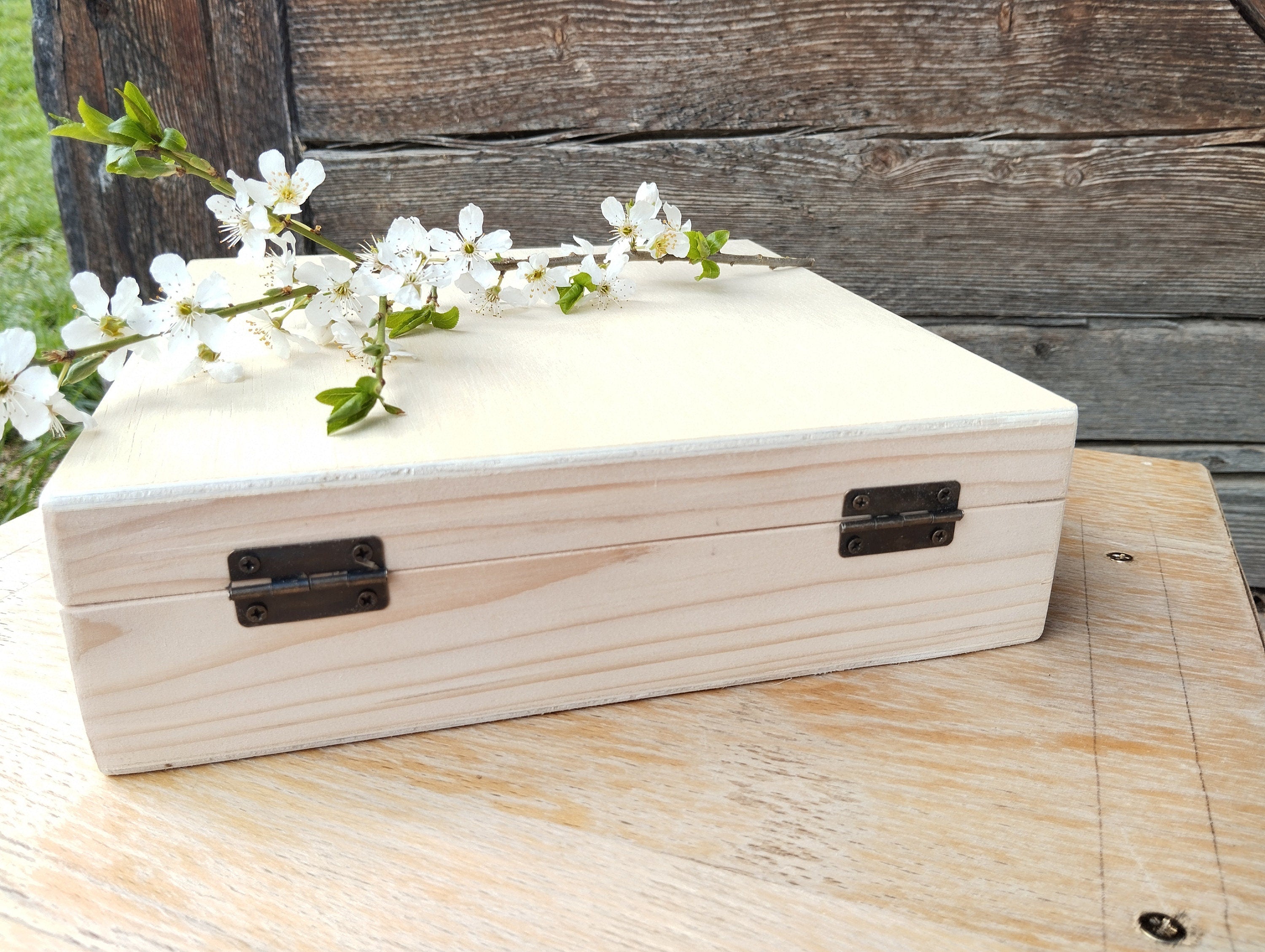 Cutie lemn cu capac   (22x22x6 cm)