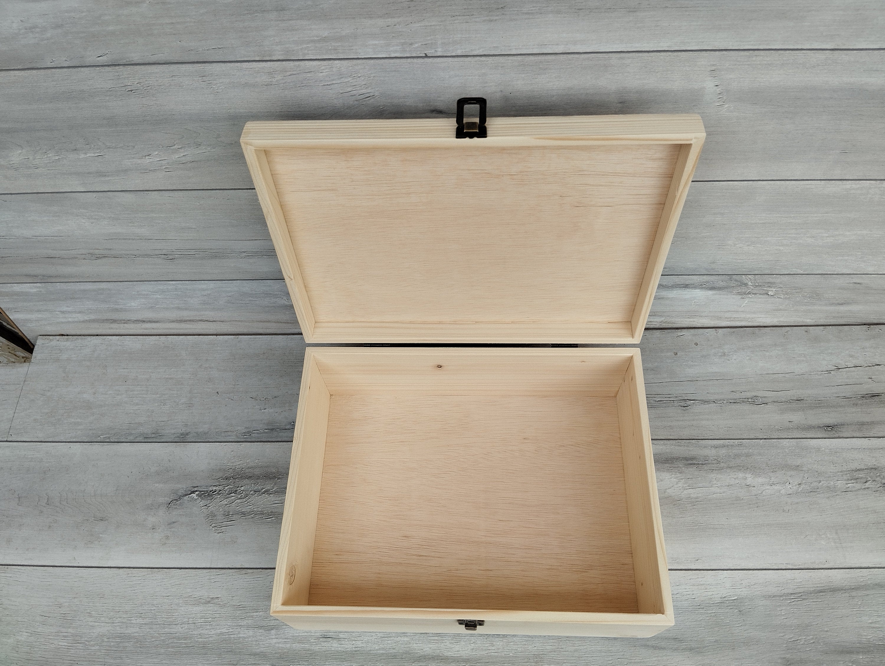 Unfinished Pine Wood Box with Hinges: DIY Craft Storage (15.7x11.8x5.9 INCH)