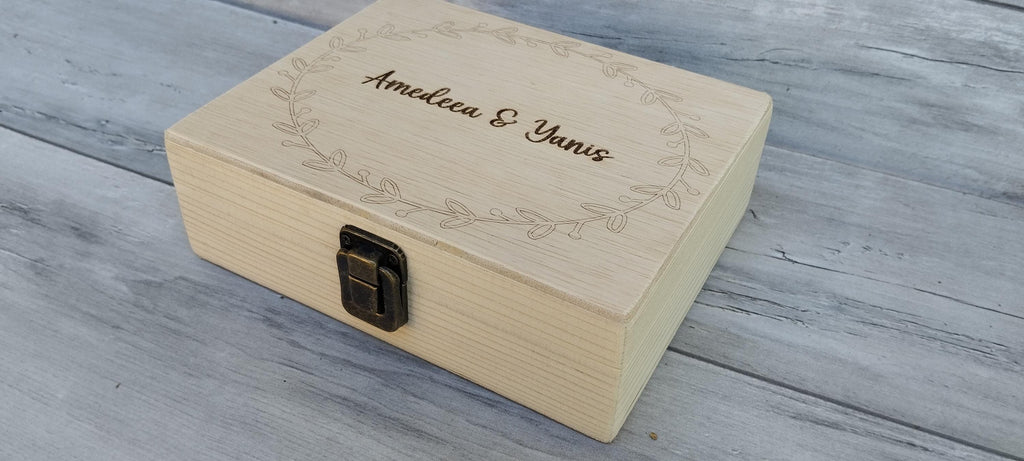 Cutie lemn cu capac   (22x22x6 cm)