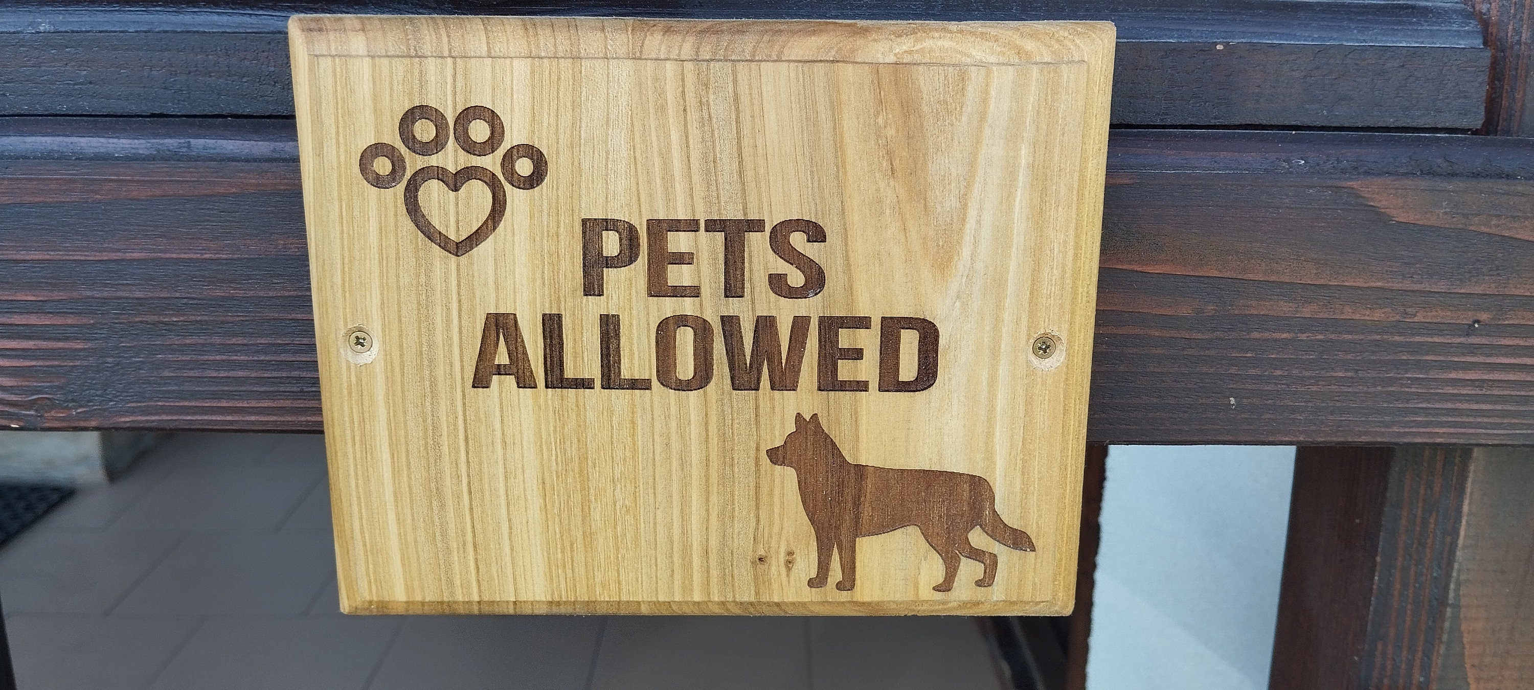 Servicii gravura lemn ,semnalsitica lemn