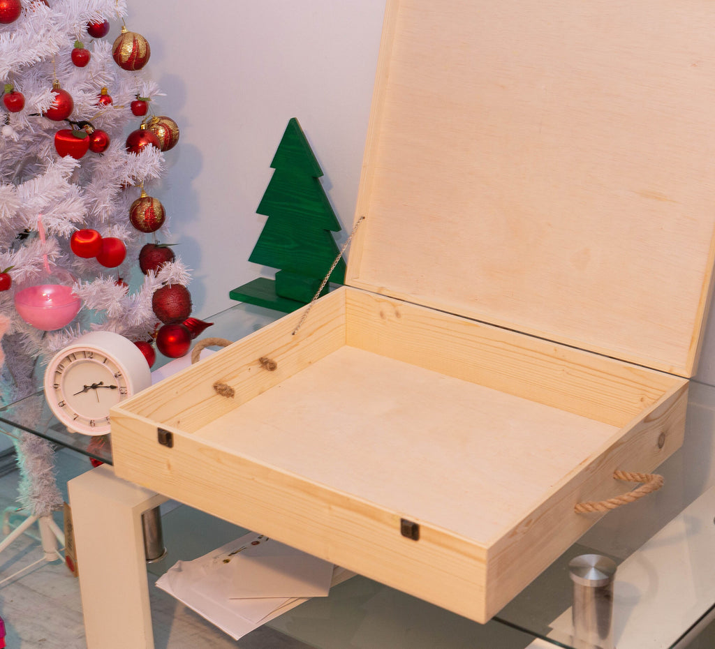 Cutie de lemn natur XL 55X50X12 CM cu manere de sfoara