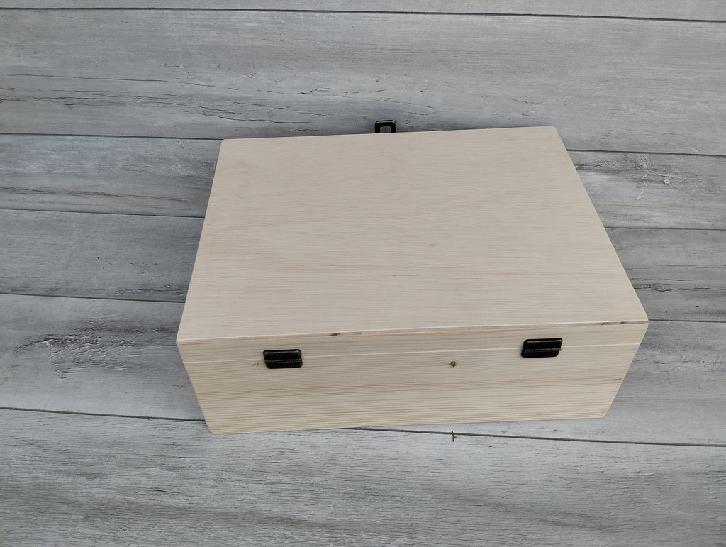 Unfinished Pine Wood Box with Hinges: DIY Craft Storage (15.7x11.8x5.9 INCH)