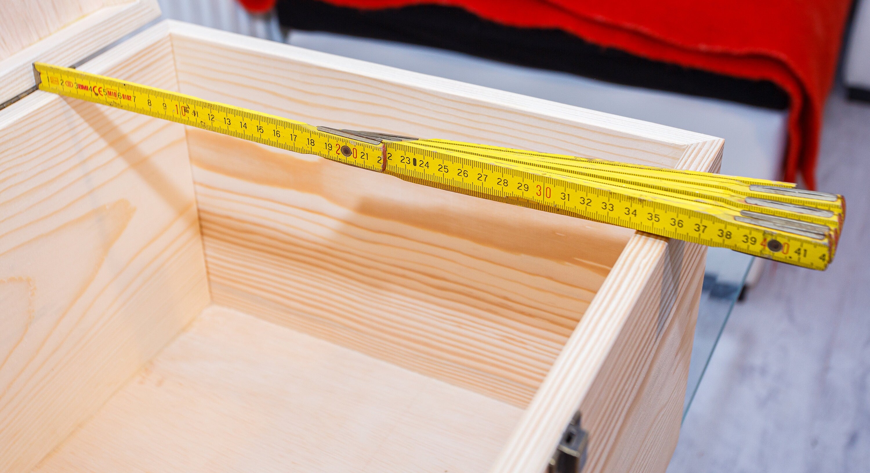 Cufar lemn cu capac 42x32x25 cm