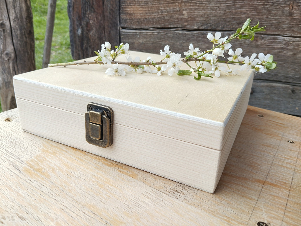 Cutie lemn cu capac   (22x22x6 cm)