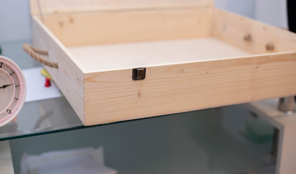 Cutie de lemn natur XL 55X50X12 CM cu manere de sfoara